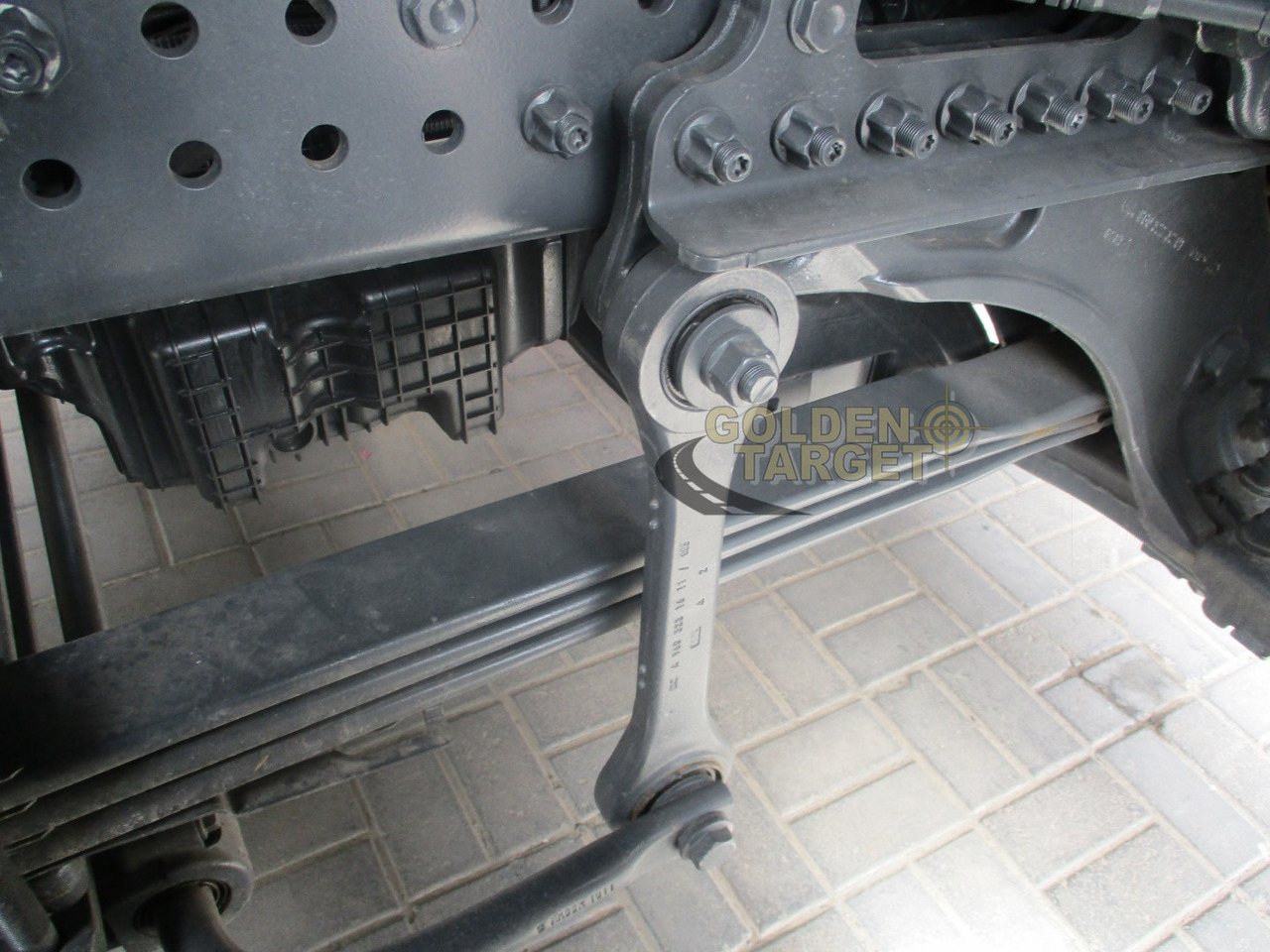 NEU: Fahrgestell LKW MERCEDES-BENZ Arocs 3348 6x4 Chassis: das Bild 10