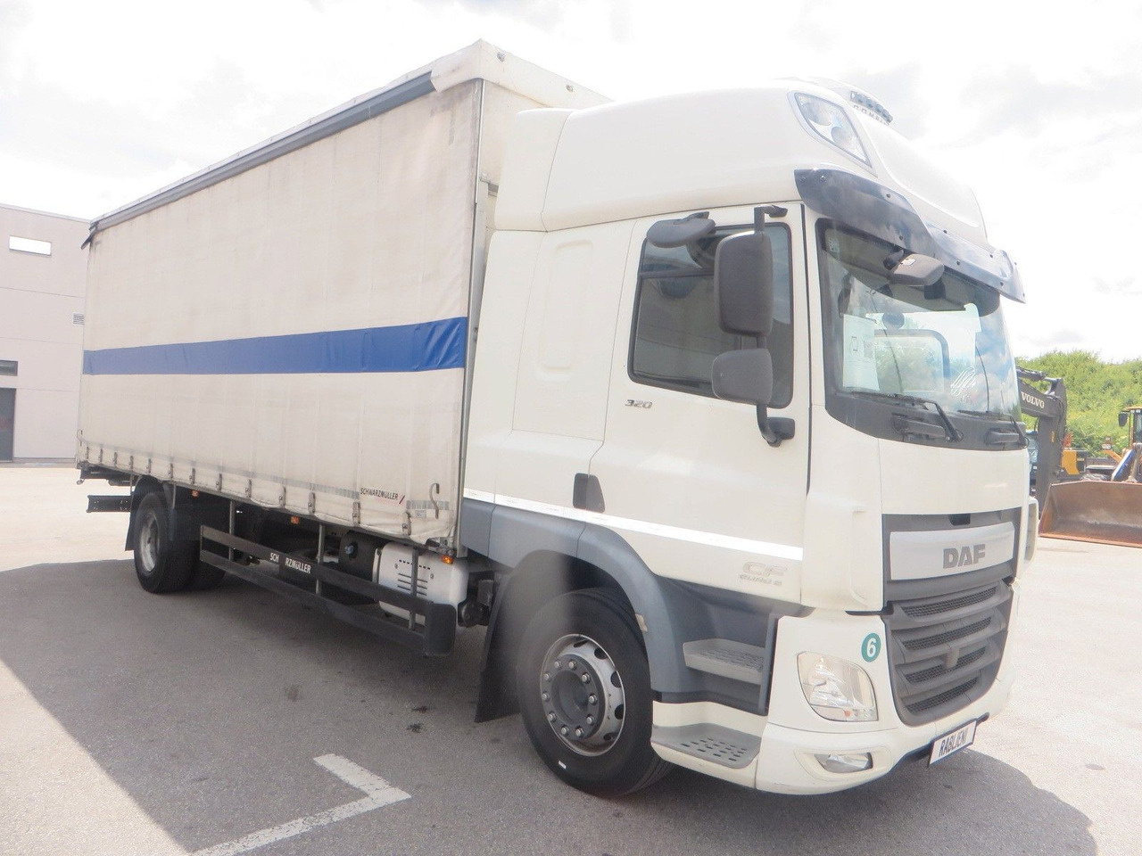 DAF CF320 4x2 18T Curtainside 7.70m - Plane LKW: das Bild 2 DAF CF320 4x2 18T Curtainside 7.70m - Plane LKW: das Bild 2