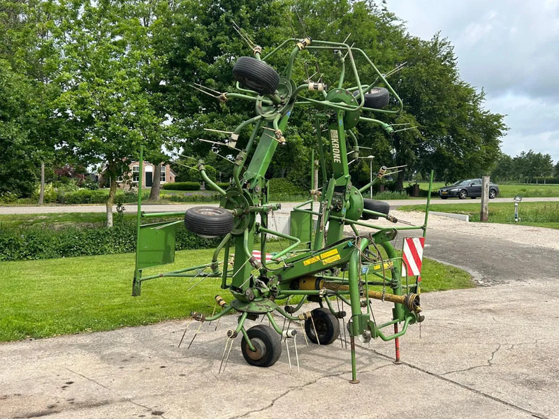 Krone KW 6.40 schudder schuilstelling hooibouw 6 elements - Heuwender/ Wenderechen: das Bild 1 Krone KW 6.40 schudder schuilstelling hooibouw 6 elements - Heuwender/ Wenderechen: das Bild 1