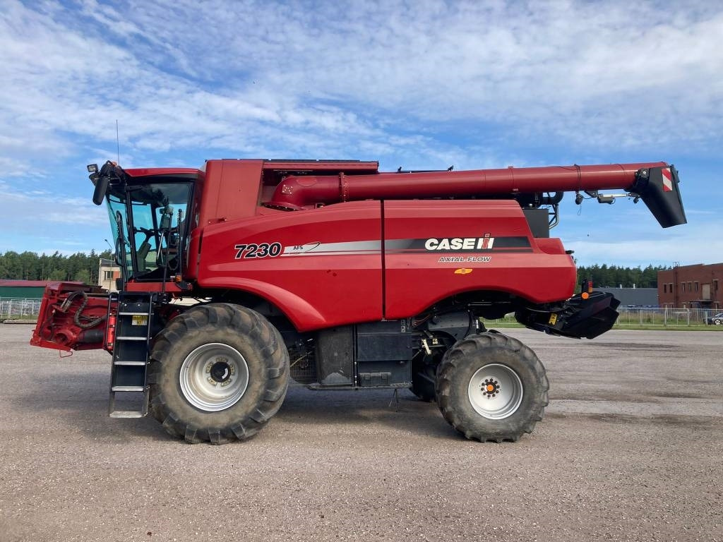 Case IH 7230 - Mähdrescher: das Bild 2 Case IH 7230 - Mähdrescher: das Bild 2