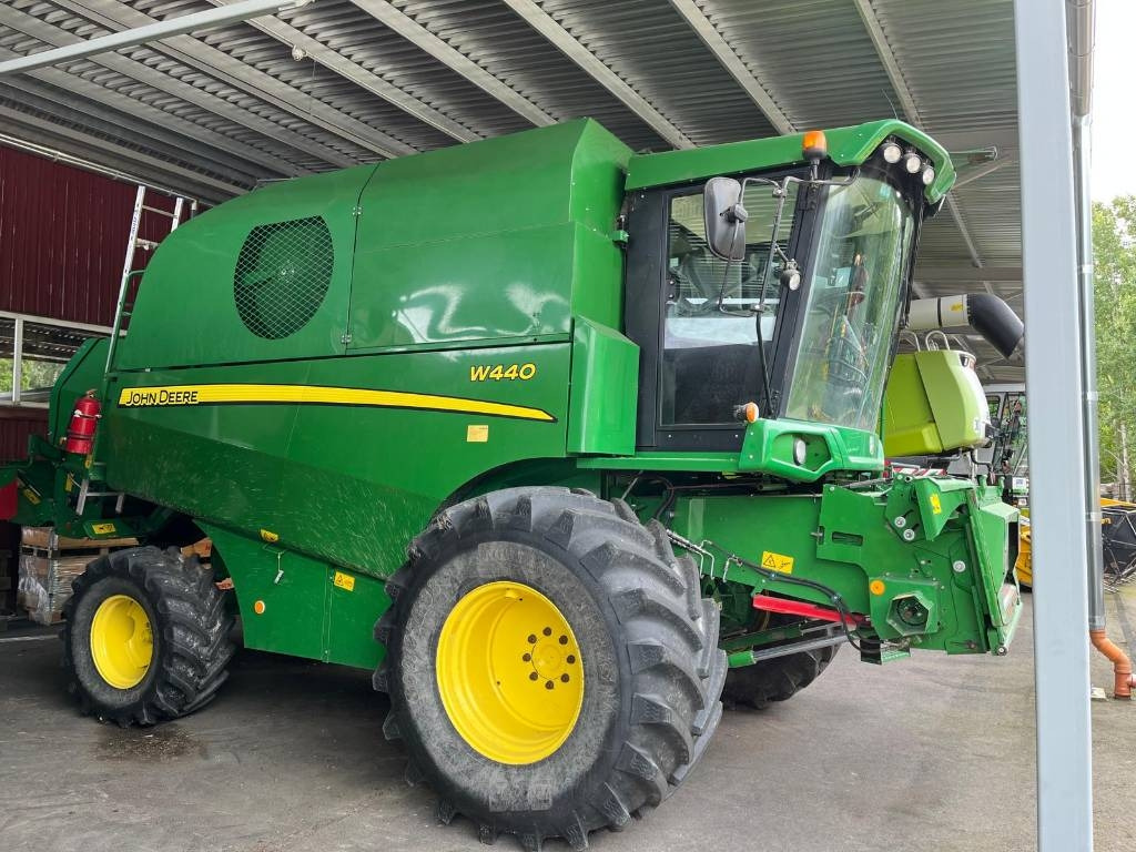 John Deere W 440 - Mähdrescher: das Bild 1 John Deere W 440 - Mähdrescher: das Bild 1