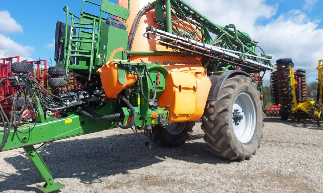 Amazone UX 6200 Super 28-30 M - Anhängespritze: das Bild 1 Amazone UX 6200 Super 28-30 M - Anhängespritze: das Bild 1