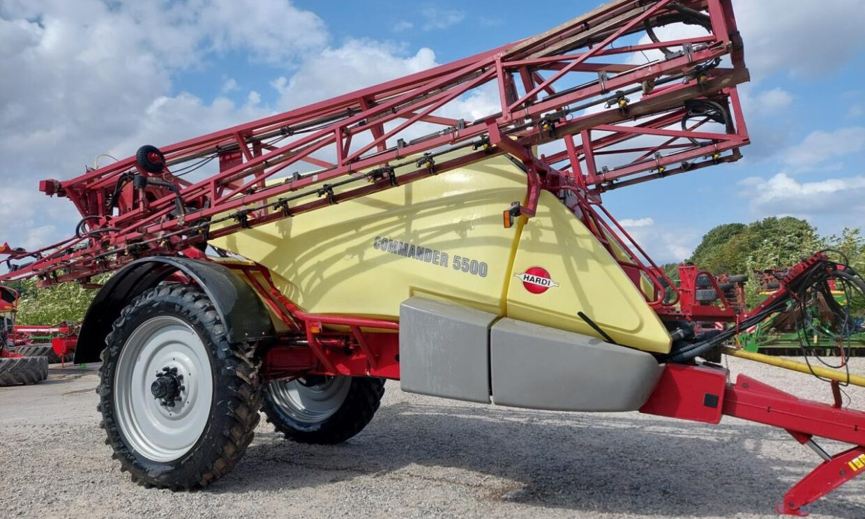 Hardi Commander 5500i -30m - Anhängespritze: das Bild 1 Hardi Commander 5500i -30m - Anhängespritze: das Bild 1
