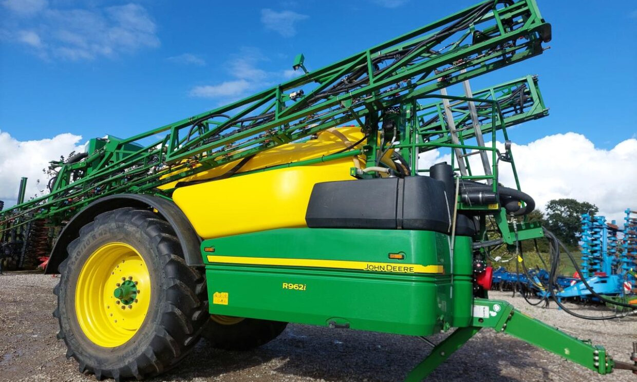 John Deere R962i - 28m - Anhängespritze: das Bild 2 John Deere R962i - 28m - Anhängespritze: das Bild 2
