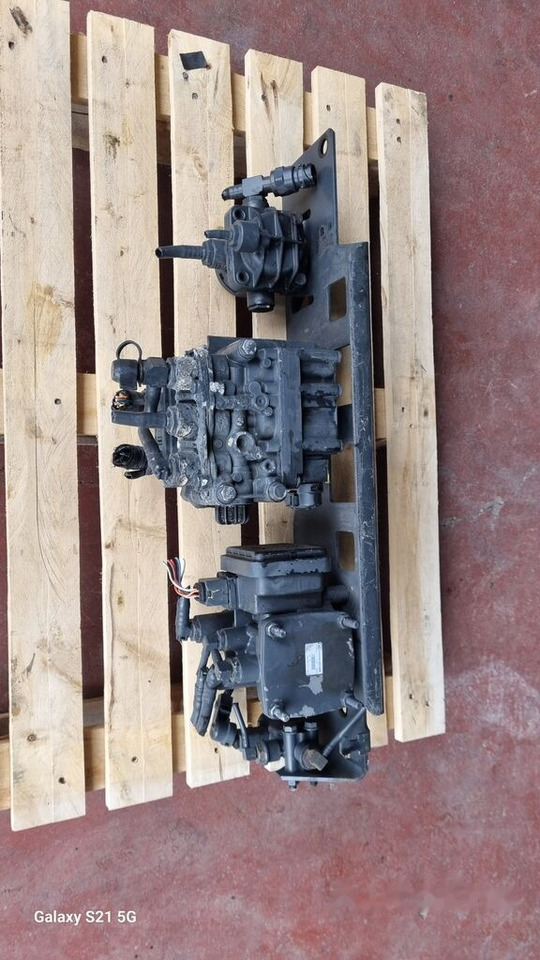Knorr-Bremse AIR DRYER Mercedes-Benz ACTROS MP4 - Bremsventil für LKW: das Bild 3 Knorr-Bremse AIR DRYER Mercedes-Benz ACTROS MP4 - Bremsventil für LKW: das Bild 3