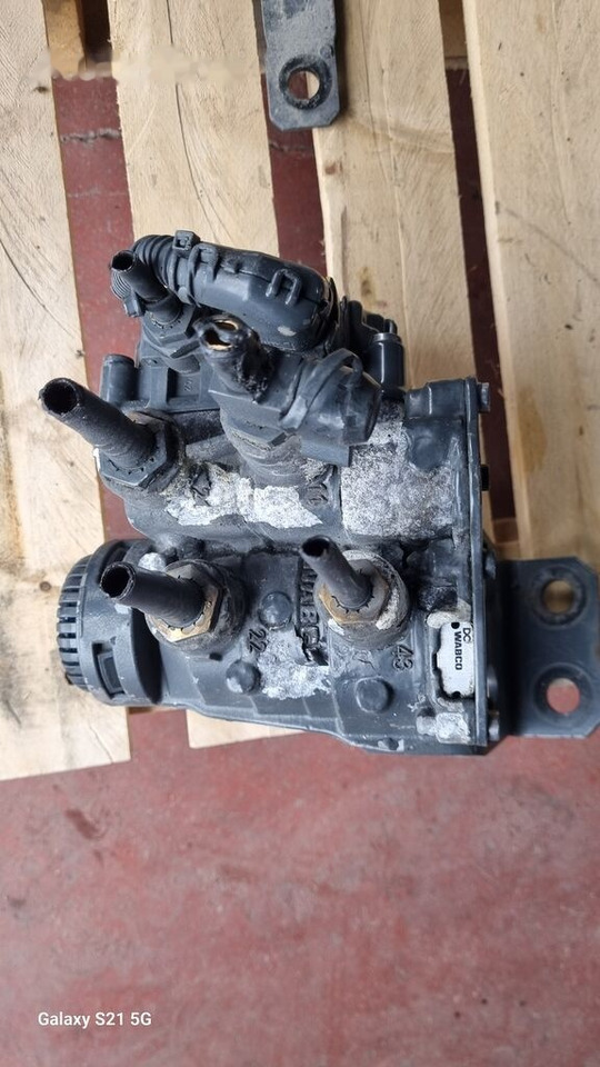 Knorr-Bremse AIR DRYER Mercedes-Benz ACTROS MP4 - Bremsventil für LKW: das Bild 4 Knorr-Bremse AIR DRYER Mercedes-Benz ACTROS MP4 - Bremsventil für LKW: das Bild 4