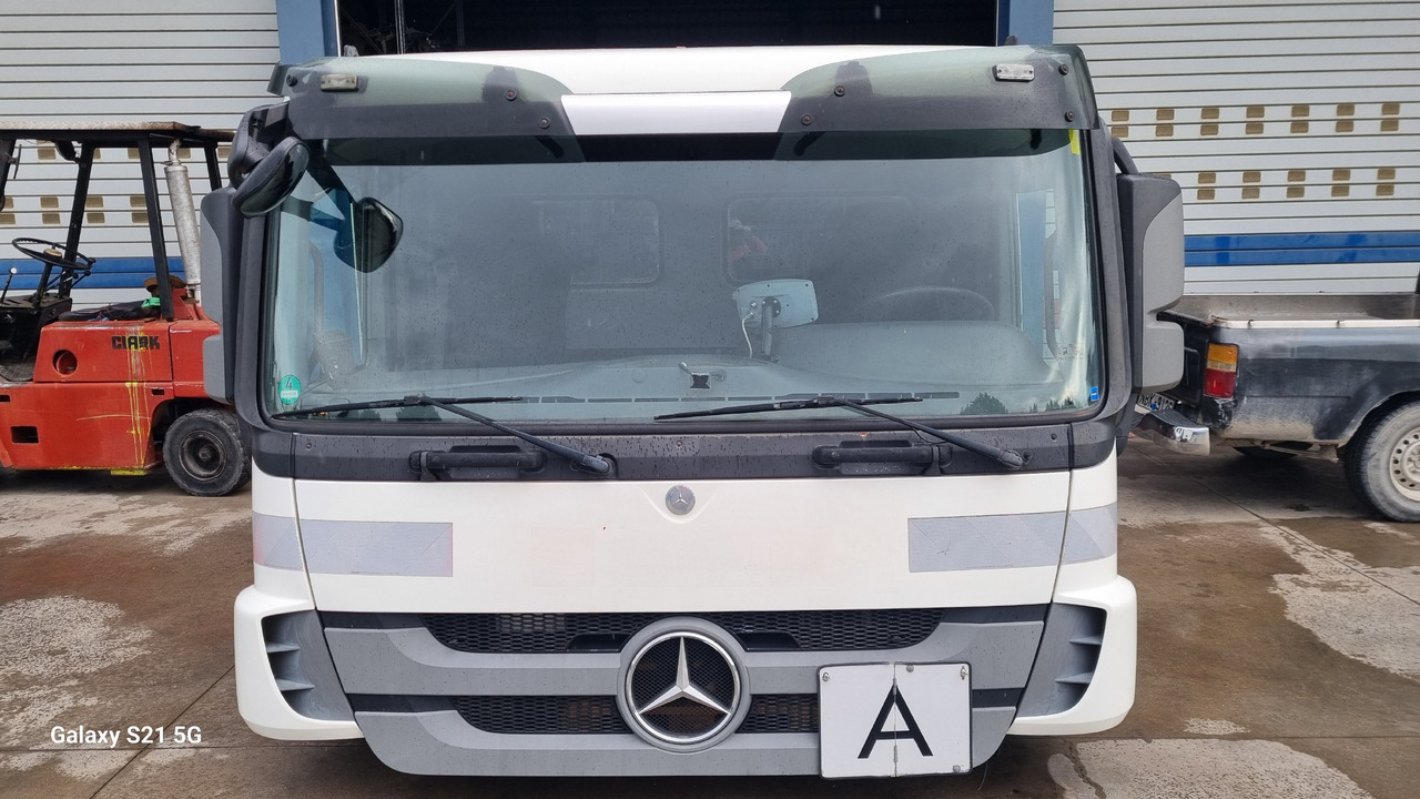 MERCEDES ACTROS MP3 MEDIUM - Fahrerhaus: das Bild 2 MERCEDES ACTROS MP3 MEDIUM - Fahrerhaus: das Bild 2