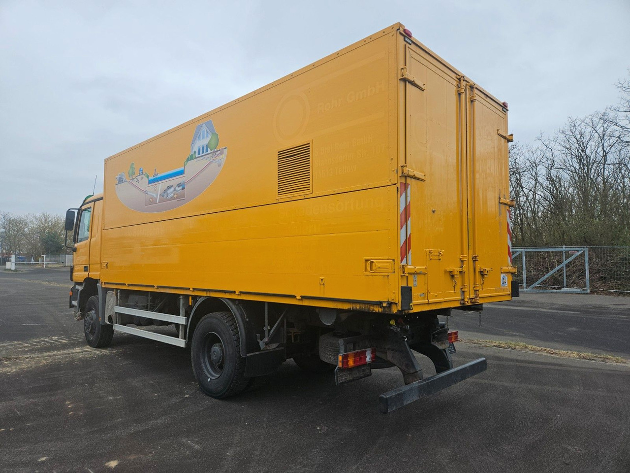 Mercedes-Benz Actros 2031 4x4 Koffer orig. 127.600 km !!! - Koffer LKW: das Bild 2 Mercedes-Benz Actros 2031 4x4 Koffer orig. 127.600 km !!! - Koffer LKW: das Bild 2