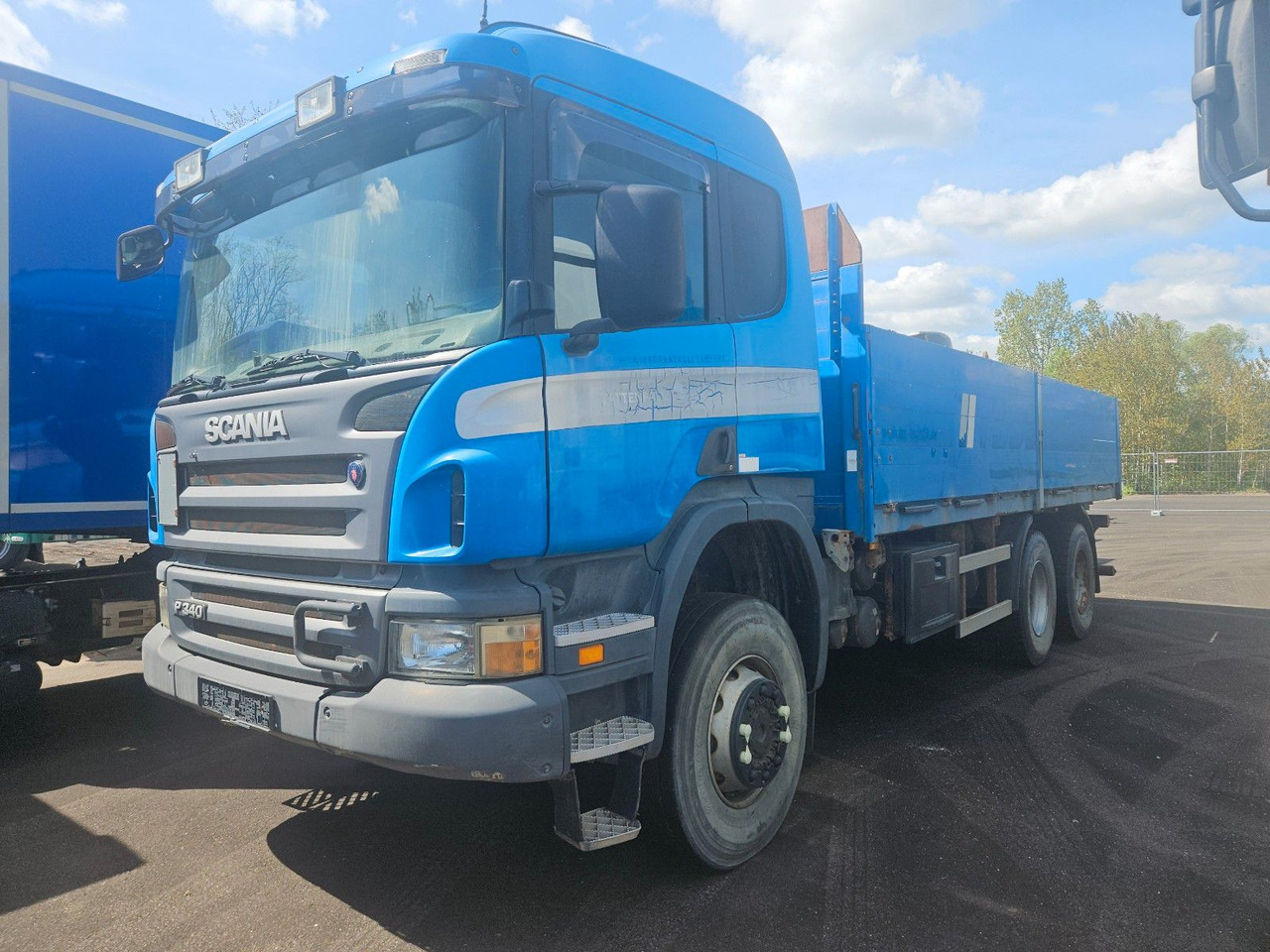 Scania P340 6x6 Pritsche Schaltgetriebe Blatt/Blatt - Pritsche LKW: das Bild 1 Scania P340 6x6 Pritsche Schaltgetriebe Blatt/Blatt - Pritsche LKW: das Bild 1