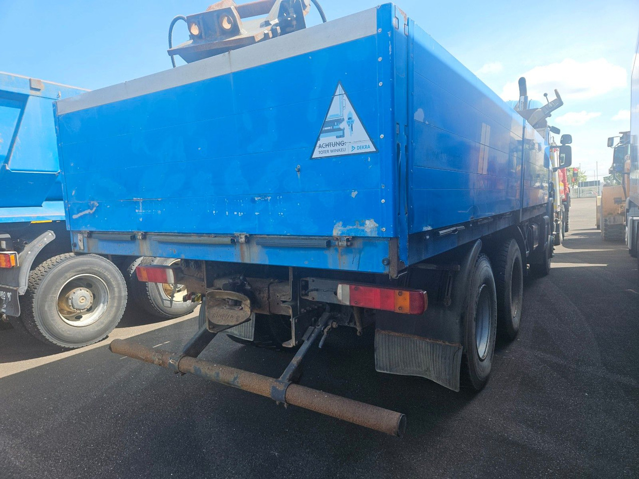 Scania P340 6x6 Pritsche Schaltgetriebe Blatt/Blatt - Pritsche LKW: das Bild 3 Scania P340 6x6 Pritsche Schaltgetriebe Blatt/Blatt - Pritsche LKW: das Bild 3