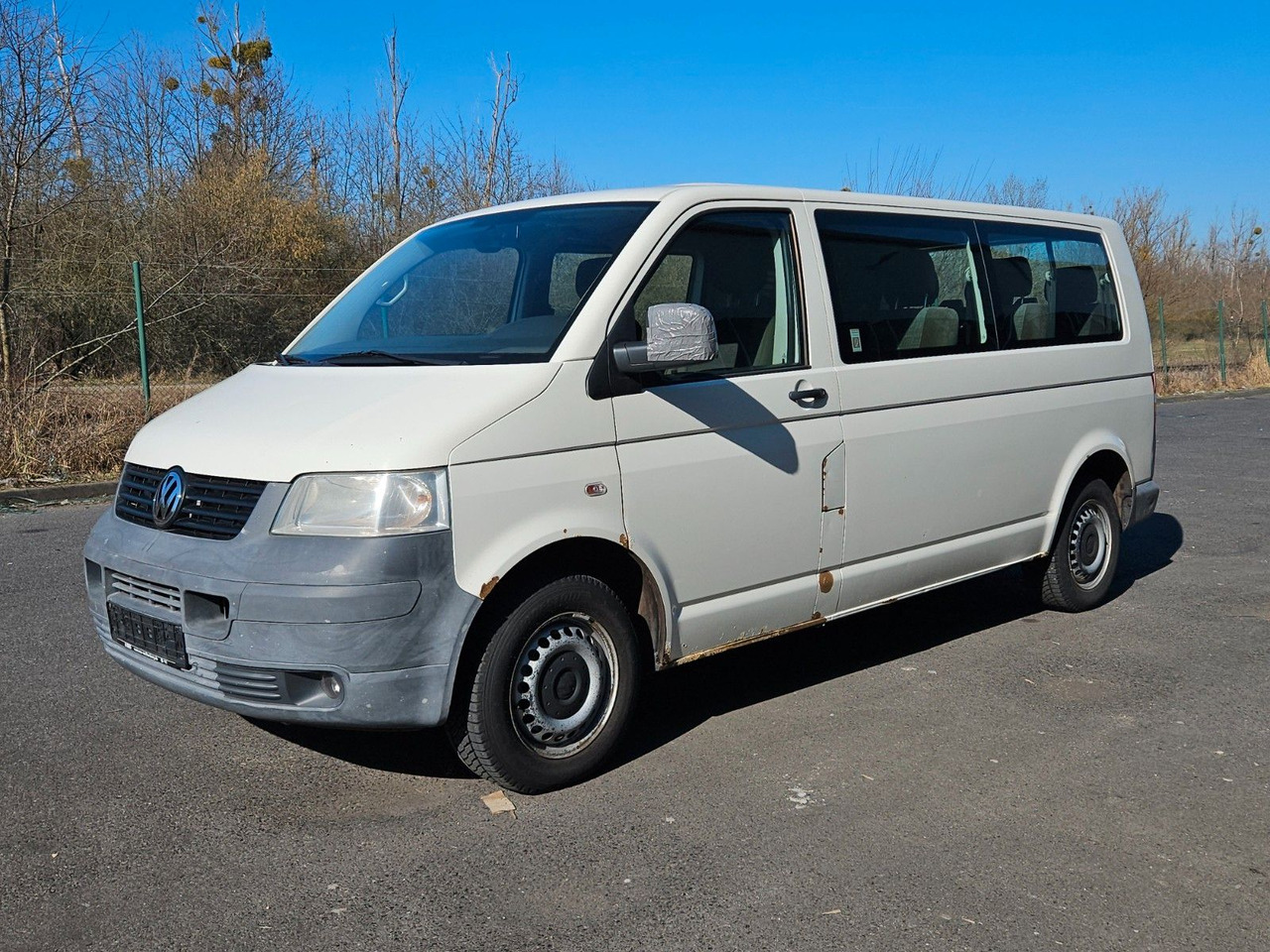 Volkswagen T5 9 Sitzer lang - Personentransporter: das Bild 1 Volkswagen T5 9 Sitzer lang - Personentransporter: das Bild 1