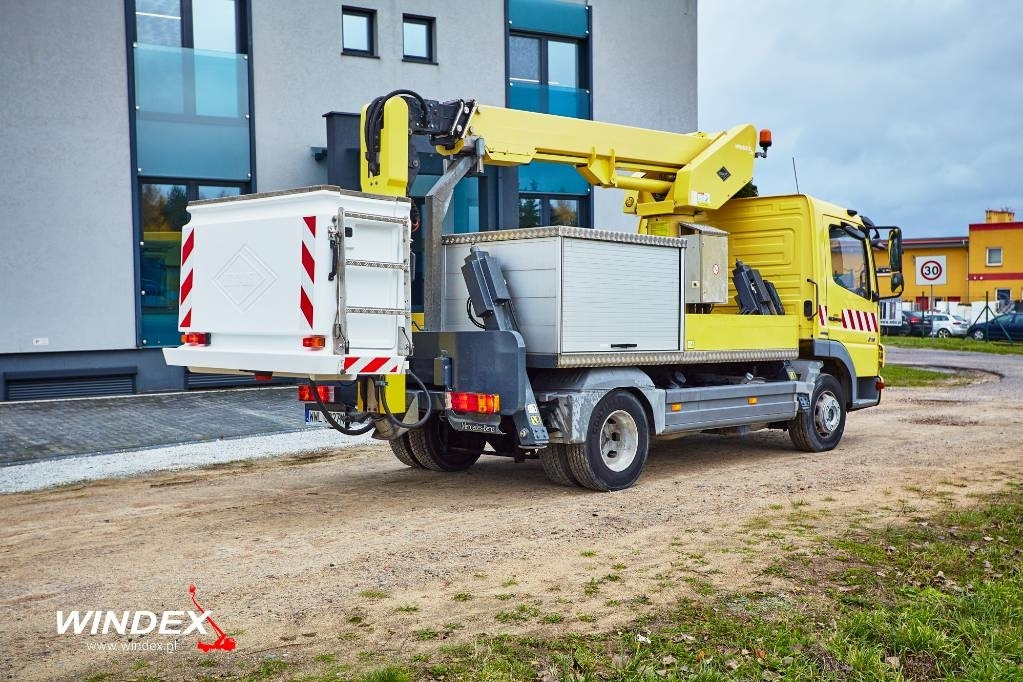 VERSALIFT VT-51-NF - LKW mit Arbeitsbühne: das Bild 3 VERSALIFT VT-51-NF - LKW mit Arbeitsbühne: das Bild 3