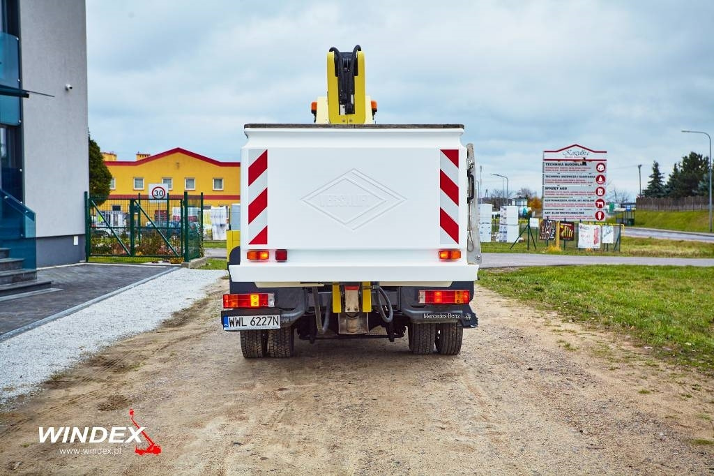 VERSALIFT VT-51-NF - LKW mit Arbeitsbühne: das Bild 4 VERSALIFT VT-51-NF - LKW mit Arbeitsbühne: das Bild 4