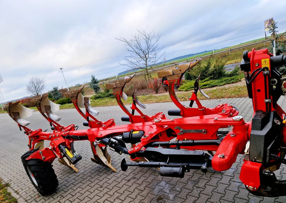 Gregoire Besson Gregoire Besson Rover 70 - Pflug: das Bild 1 Gregoire Besson Gregoire Besson Rover 70 - Pflug: das Bild 1