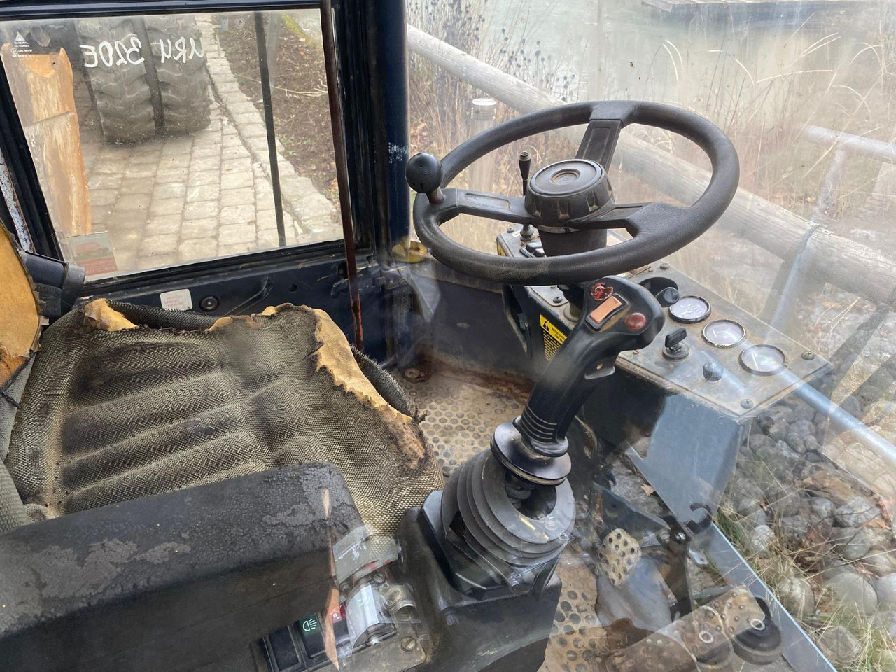 Furukawa 320 E - Fahrerhaus für Baumaschine: das Bild 3 Furukawa 320 E - Fahrerhaus für Baumaschine: das Bild 3