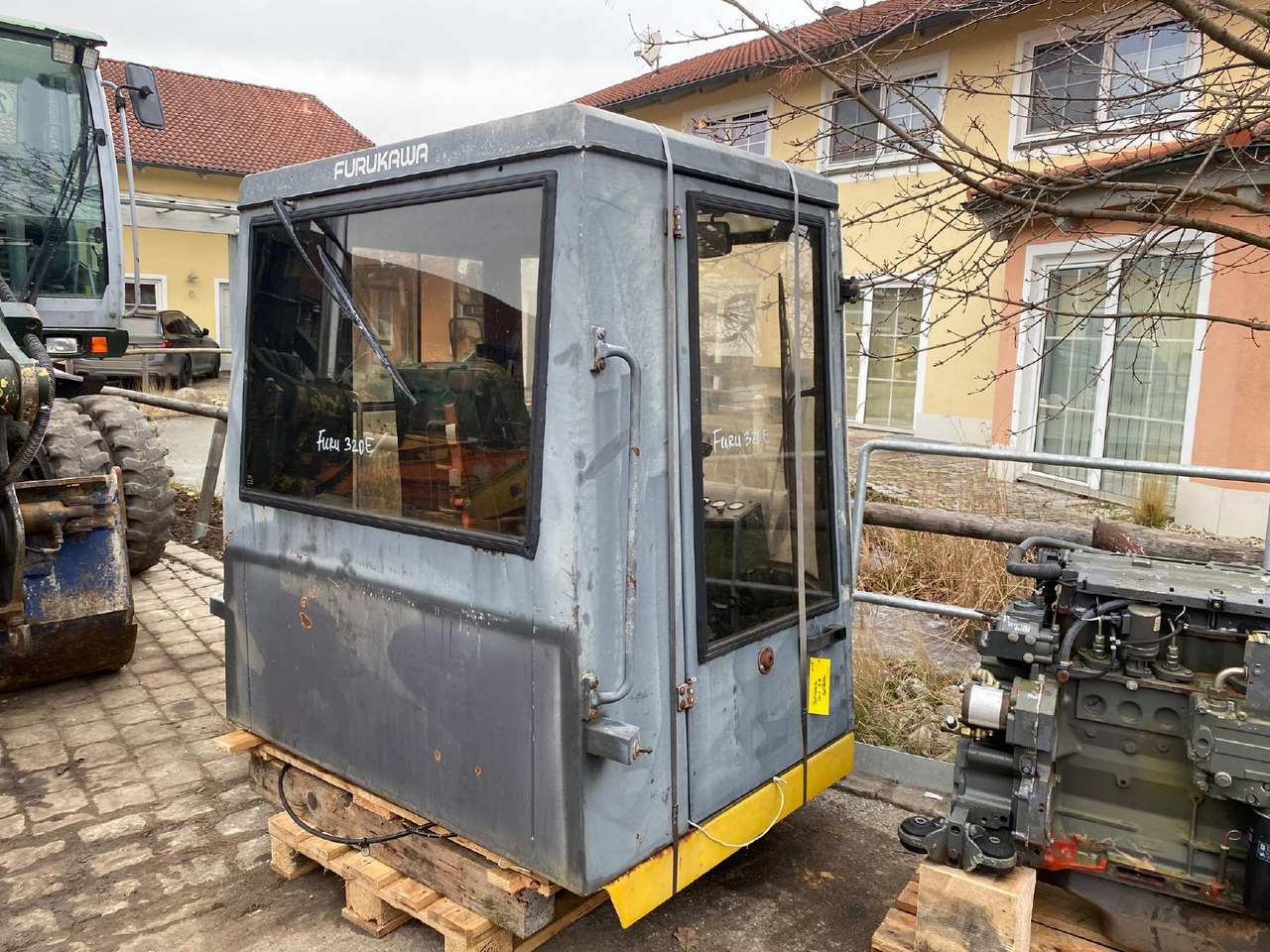 Furukawa 320 E - Fahrerhaus für Baumaschine: das Bild 4 Furukawa 320 E - Fahrerhaus für Baumaschine: das Bild 4