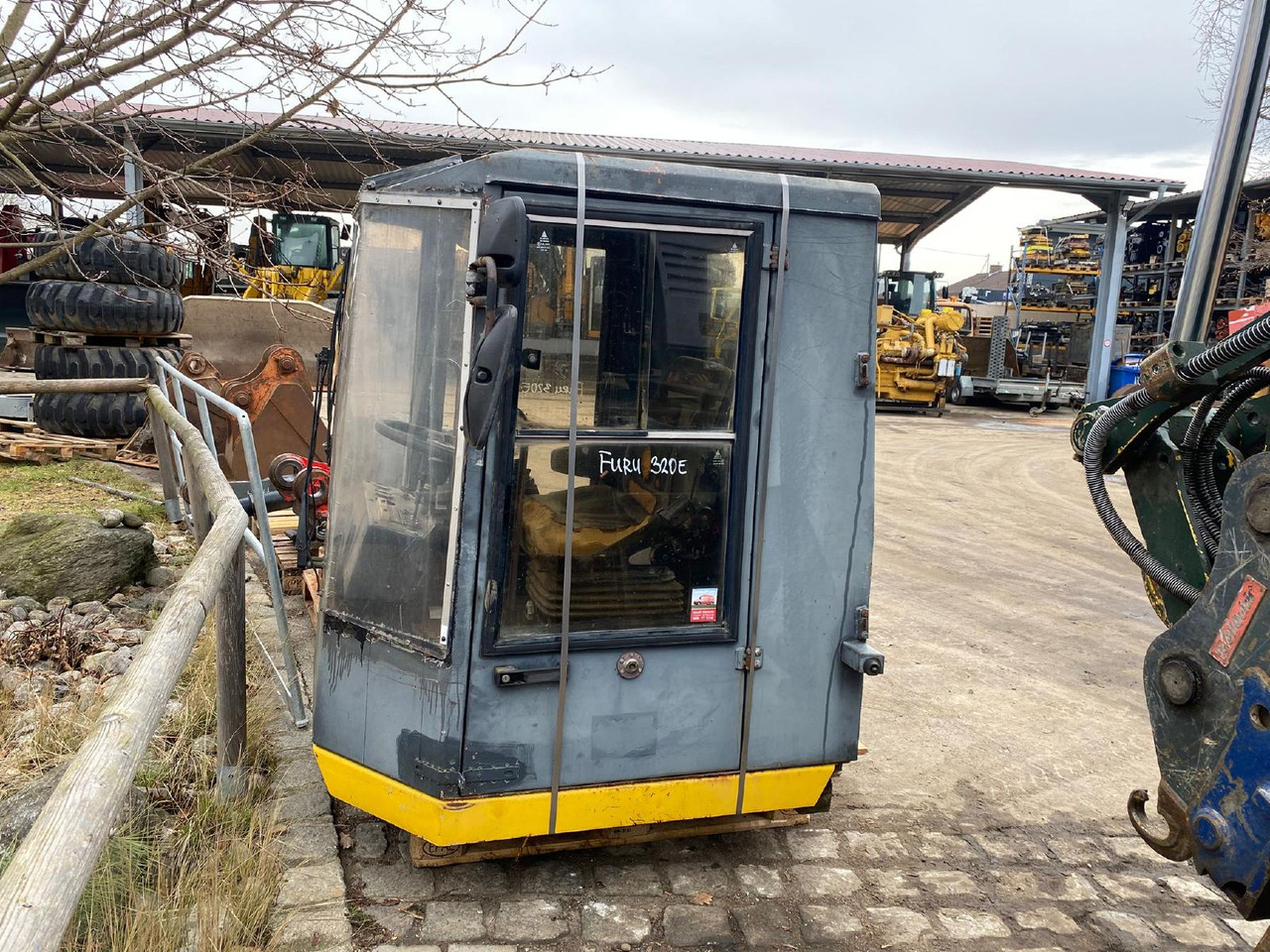 Furukawa 320 E - Fahrerhaus für Baumaschine: das Bild 2 Furukawa 320 E - Fahrerhaus für Baumaschine: das Bild 2