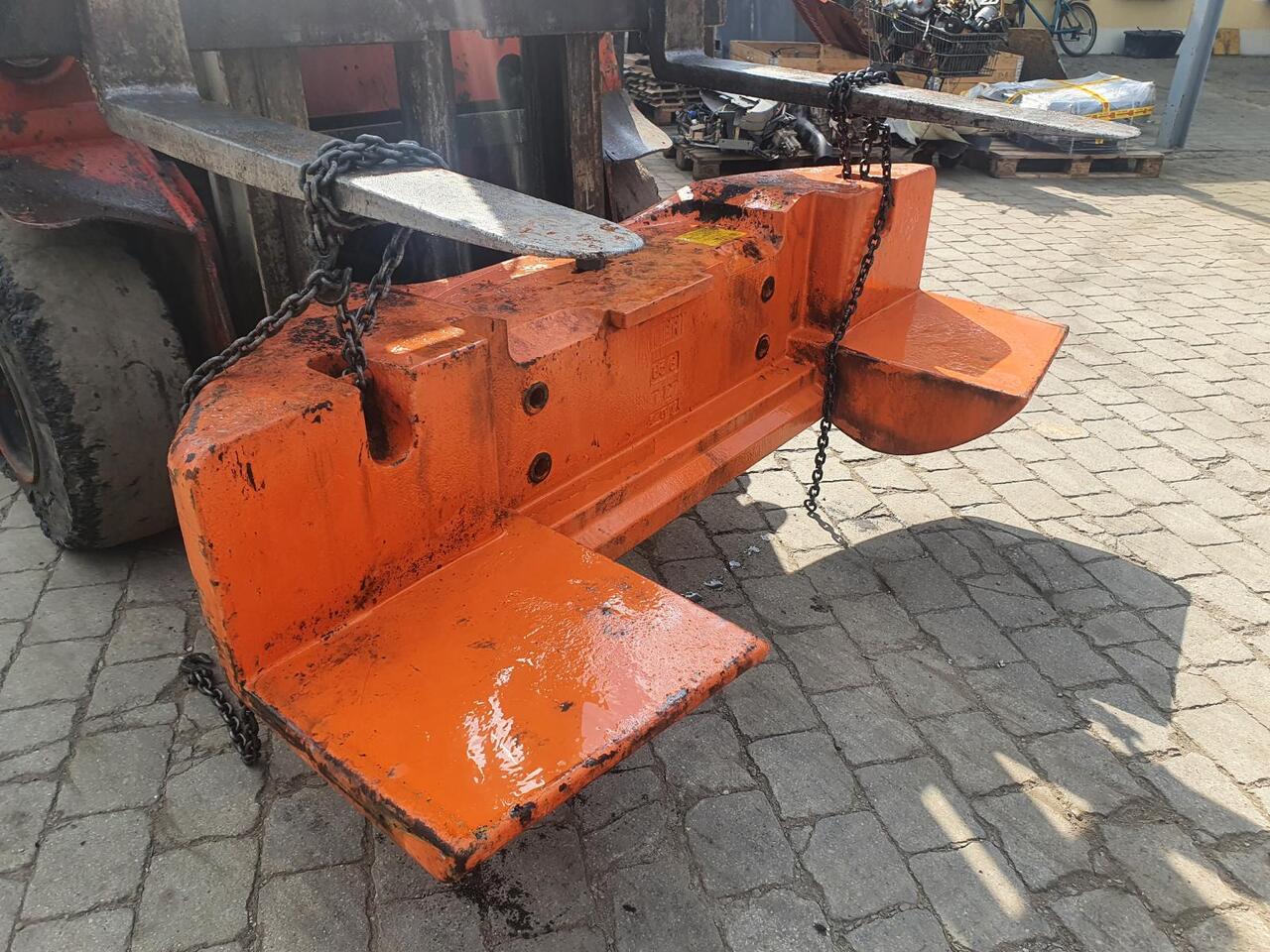 Hitachi ZW 220 - Gegengewicht für Radlader: das Bild 3 Hitachi ZW 220 - Gegengewicht für Radlader: das Bild 3