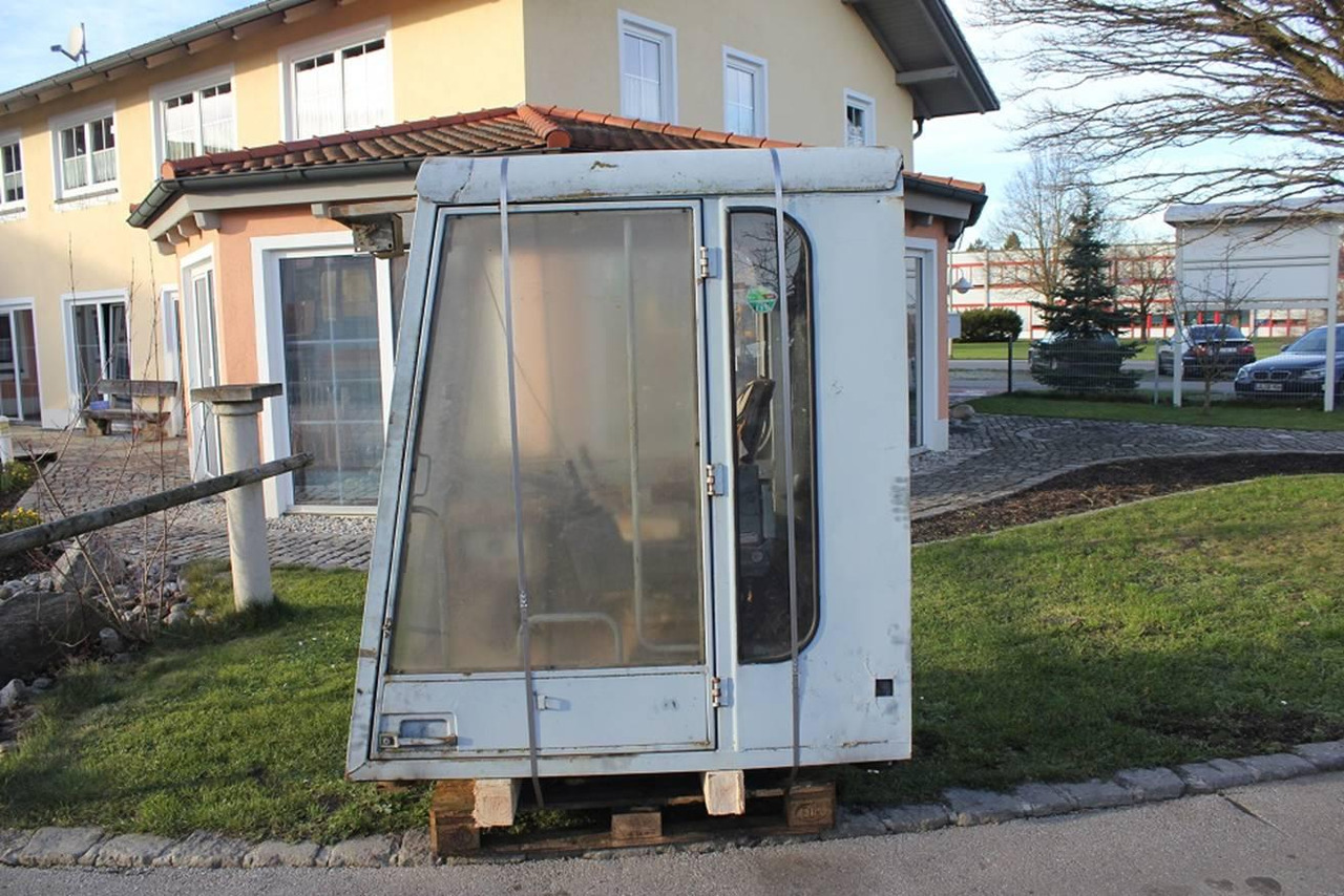 Poclain - Fahrerhaus für Baumaschine: das Bild 1 Poclain - Fahrerhaus für Baumaschine: das Bild 1