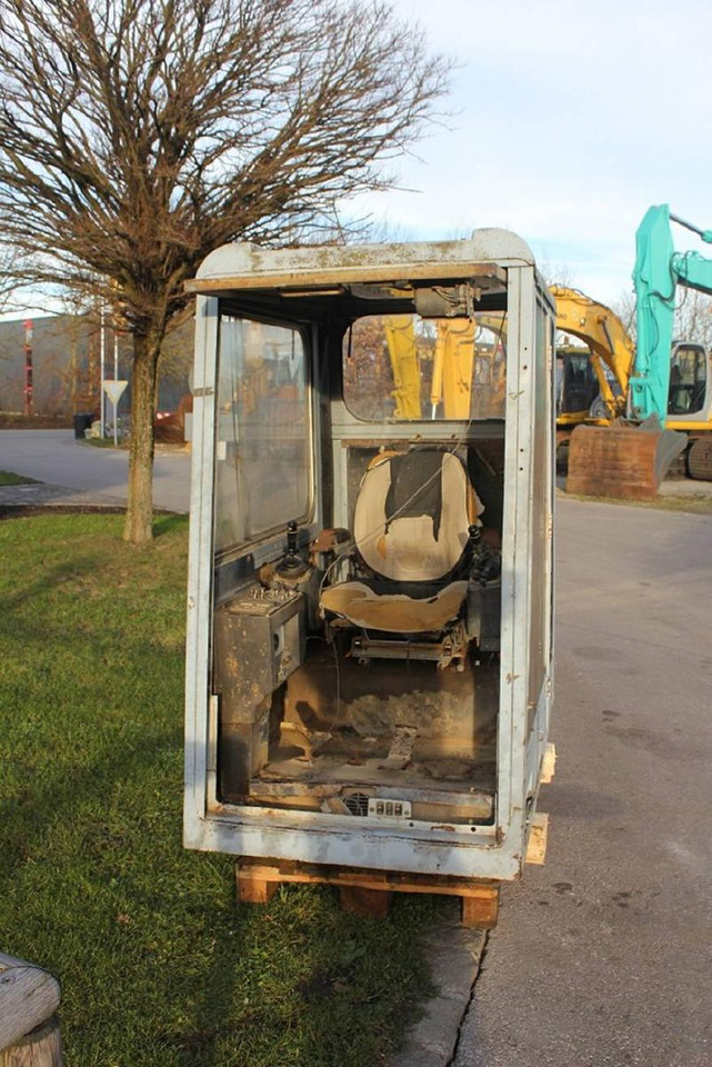 Poclain - Fahrerhaus für Baumaschine: das Bild 2 Poclain - Fahrerhaus für Baumaschine: das Bild 2