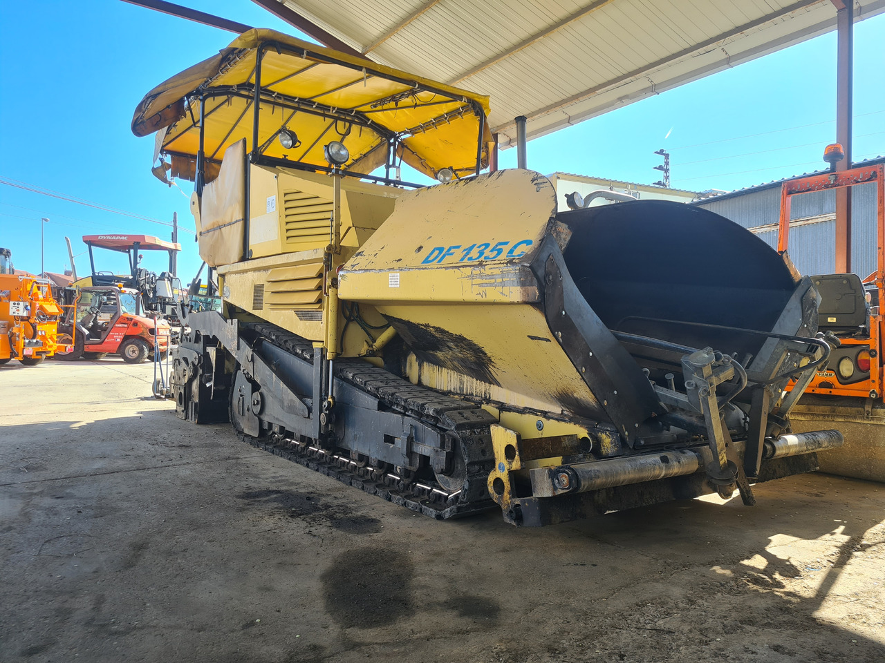 Extendedora de cadenas Demag DF 135C - Asphaltfertiger/ Straßenfertiger: das Bild 1 Extendedora de cadenas Demag DF 135C - Asphaltfertiger/ Straßenfertiger: das Bild 1