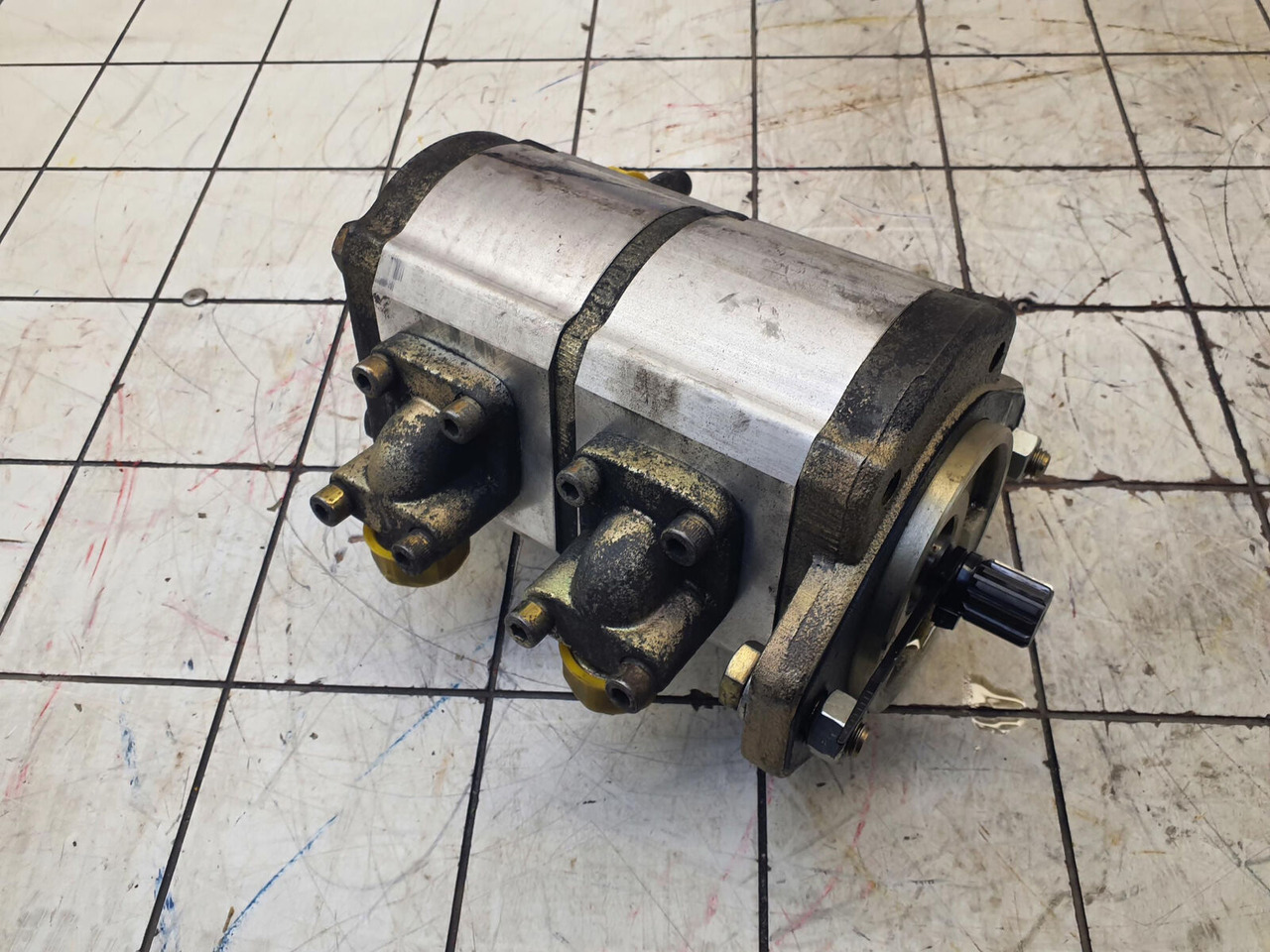 Liebherr LTM 1045-3.1 dual gear pump - Hydraulikpumpe für Mobilkran: das Bild 2 Liebherr LTM 1045-3.1 dual gear pump - Hydraulikpumpe für Mobilkran: das Bild 2