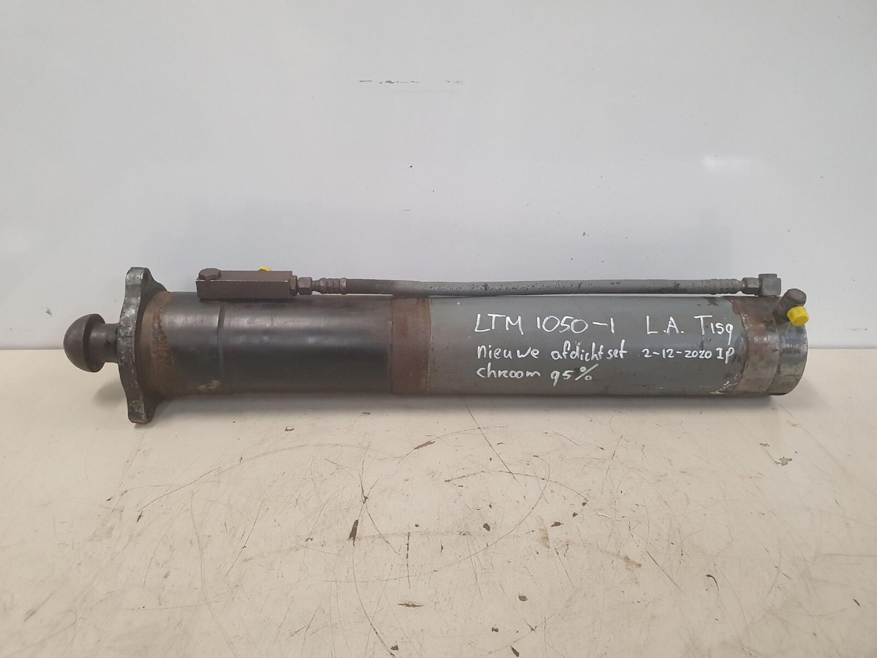 Liebherr LTM 1050-1 outrigger support cylinder rear - Hydraulikzylinder für Kran: das Bild 2 Liebherr LTM 1050-1 outrigger support cylinder rear - Hydraulikzylinder für Kran: das Bild 2