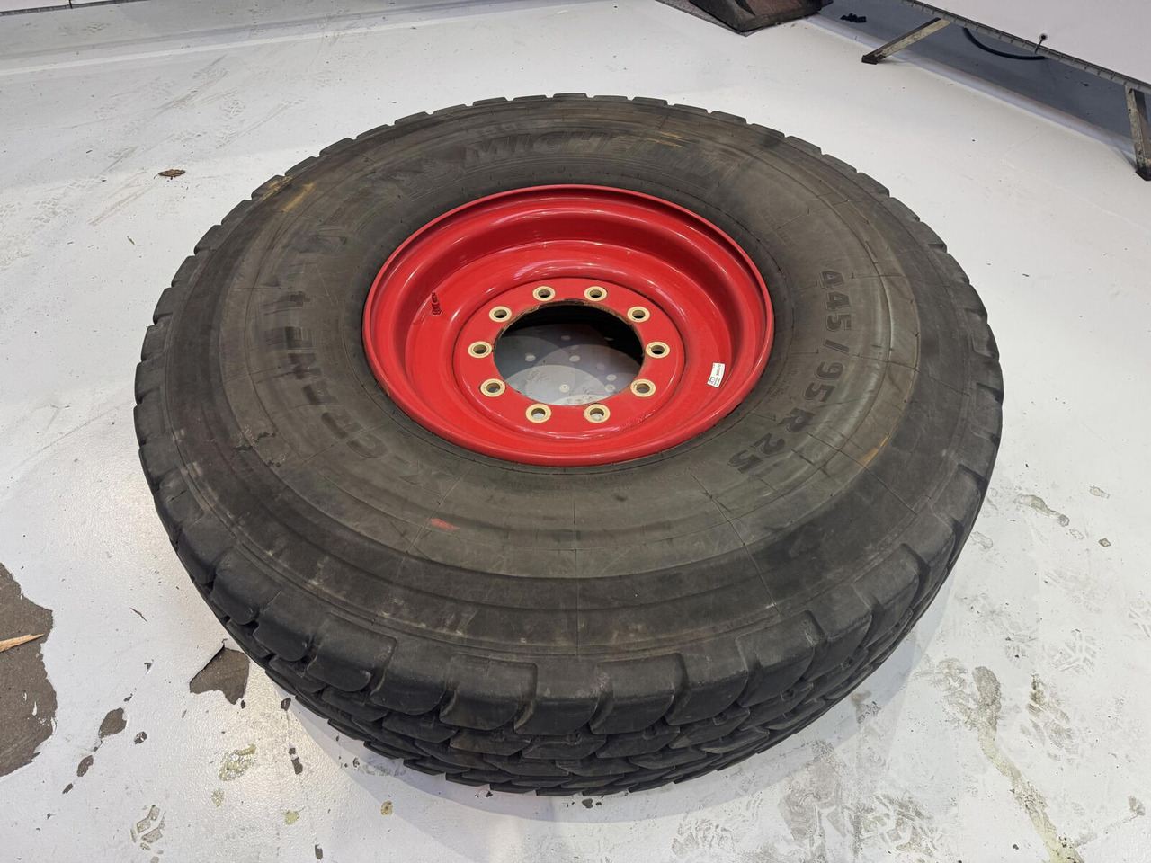 Michelin Wheel 445/95R25 10 12 1p - Komplettrad für Kran: das Bild 2 Michelin Wheel 445/95R25 10 12 1p - Komplettrad für Kran: das Bild 2