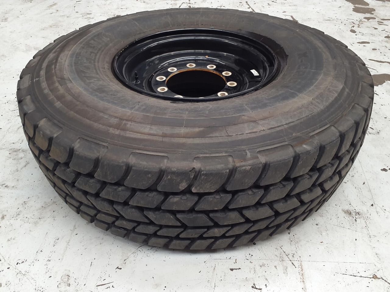Michelin Wheel 445/95R25 10 12 1p - Komplettrad für Kran: das Bild 1 Michelin Wheel 445/95R25 10 12 1p - Komplettrad für Kran: das Bild 1