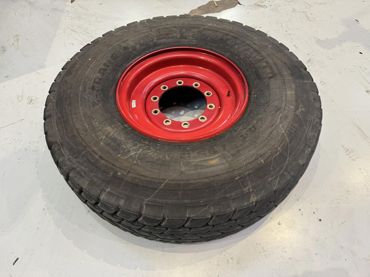 Michelin Wheel 445/95R25 10 12 1p - Komplettrad für Kran: das Bild 1 Michelin Wheel 445/95R25 10 12 1p - Komplettrad für Kran: das Bild 1