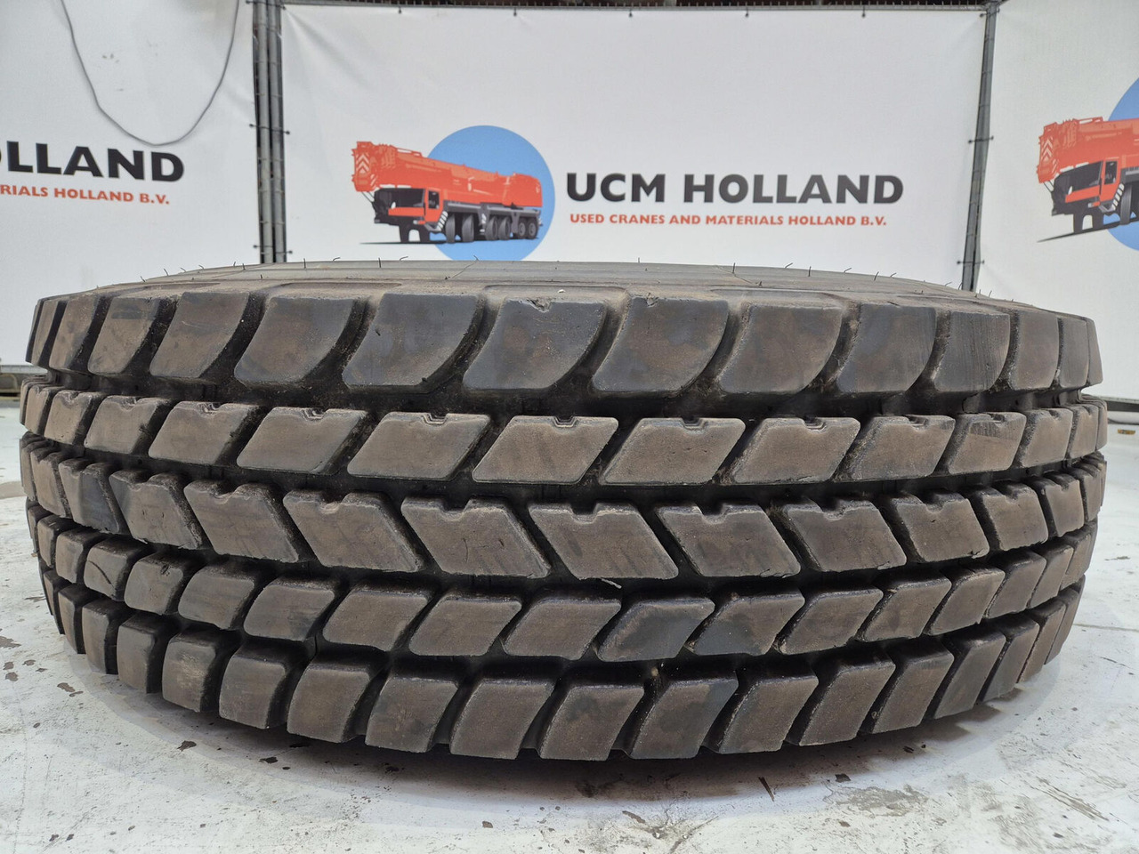Michelin Wheel 445/95R25 10 12 1p - Komplettrad für Kran: das Bild 3 Michelin Wheel 445/95R25 10 12 1p - Komplettrad für Kran: das Bild 3