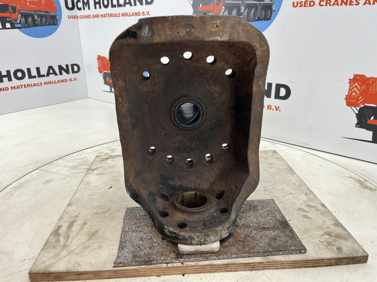 Terex AC 25 Steering knuckle 16 holes axle 2 - Achsschenkel für Mobilkran: das Bild 5 Terex AC 25 Steering knuckle 16 holes axle 2 - Achsschenkel für Mobilkran: das Bild 5