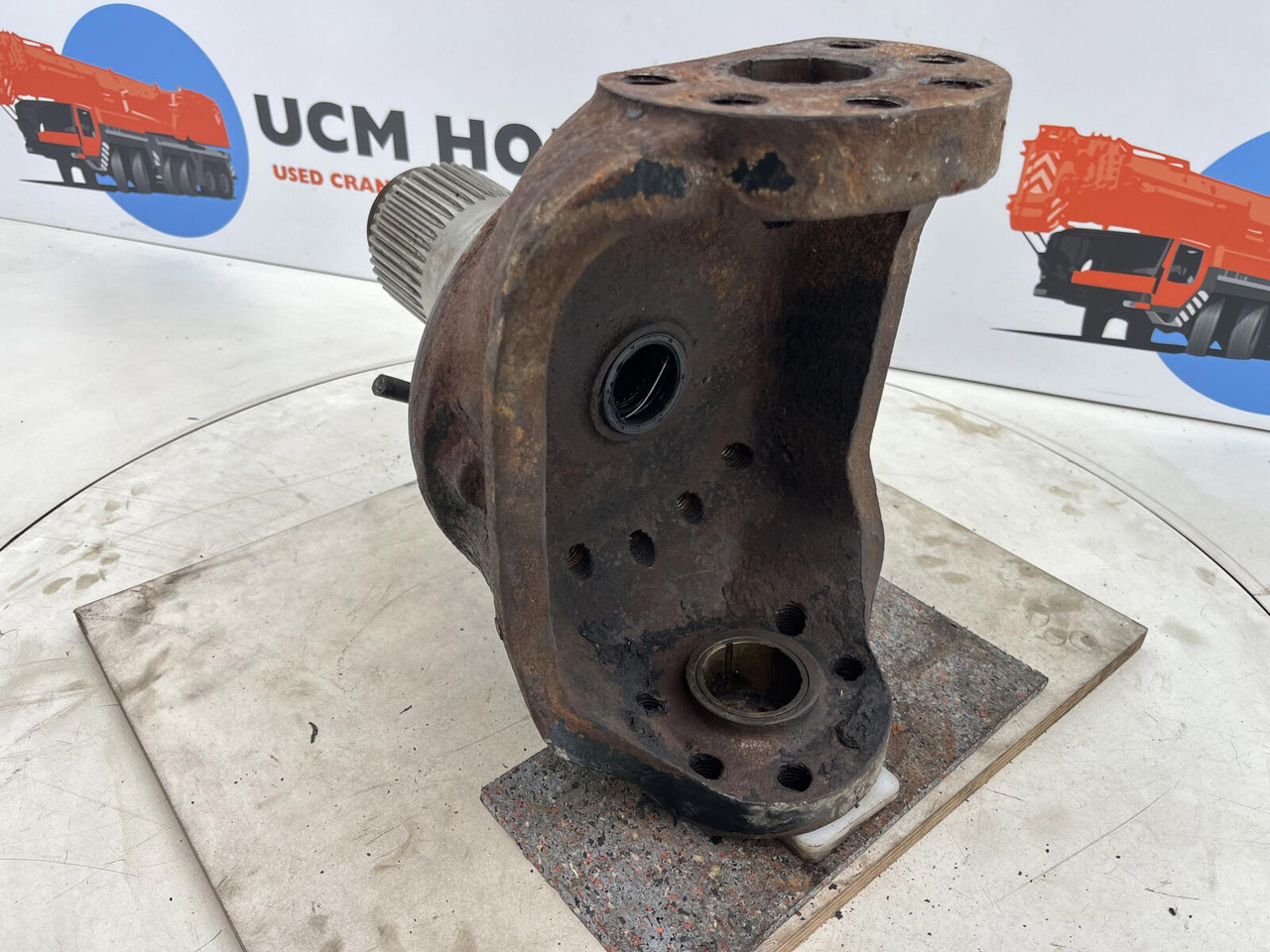 Terex AC 25 Steering knuckle 16 holes axle 2 - Achsschenkel für Mobilkran: das Bild 4 Terex AC 25 Steering knuckle 16 holes axle 2 - Achsschenkel für Mobilkran: das Bild 4