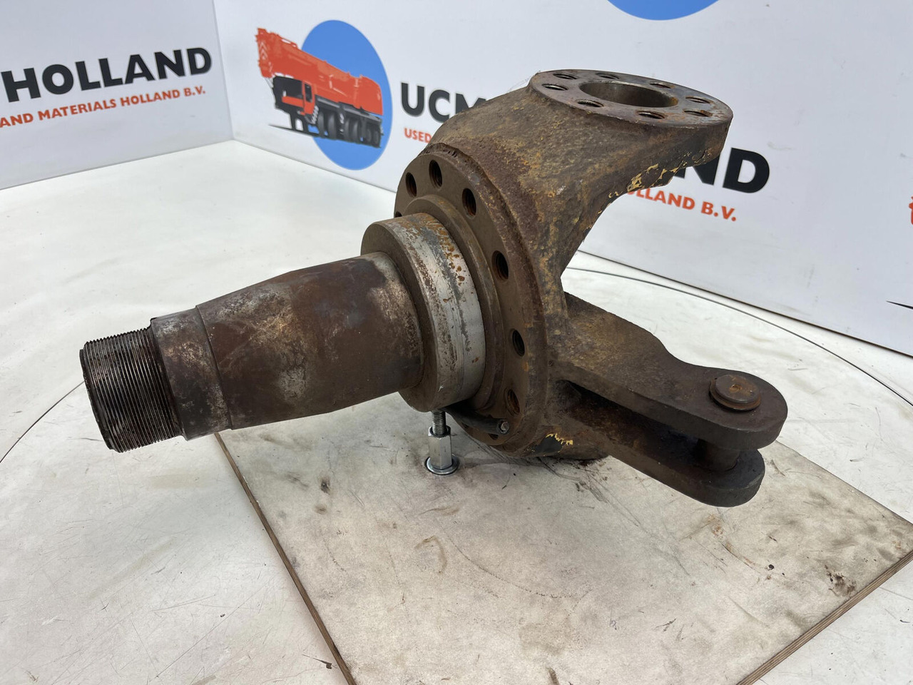 Terex HC 340 Steering knuckle 12 holes axle 1 - Achsschenkel für Mobilkran: das Bild 1 Terex HC 340 Steering knuckle 12 holes axle 1 - Achsschenkel für Mobilkran: das Bild 1