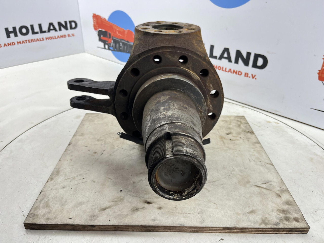 Terex HC 340 Steering knuckle 12 holes axle 2 - Achsschenkel für Mobilkran: das Bild 2 Terex HC 340 Steering knuckle 12 holes axle 2 - Achsschenkel für Mobilkran: das Bild 2