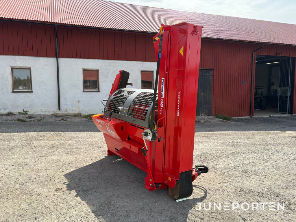 Vedmaskin Hakki Pilke 38 PRO PTO + Hydrauliskt uppläggningbord Hakki Pilke Hakkifeed 422 - Forsttechnik: das Bild 2 Vedmaskin Hakki Pilke 38 PRO PTO + Hydrauliskt uppläggningbord Hakki Pilke Hakkifeed 422 - Forsttechnik: das Bild 2