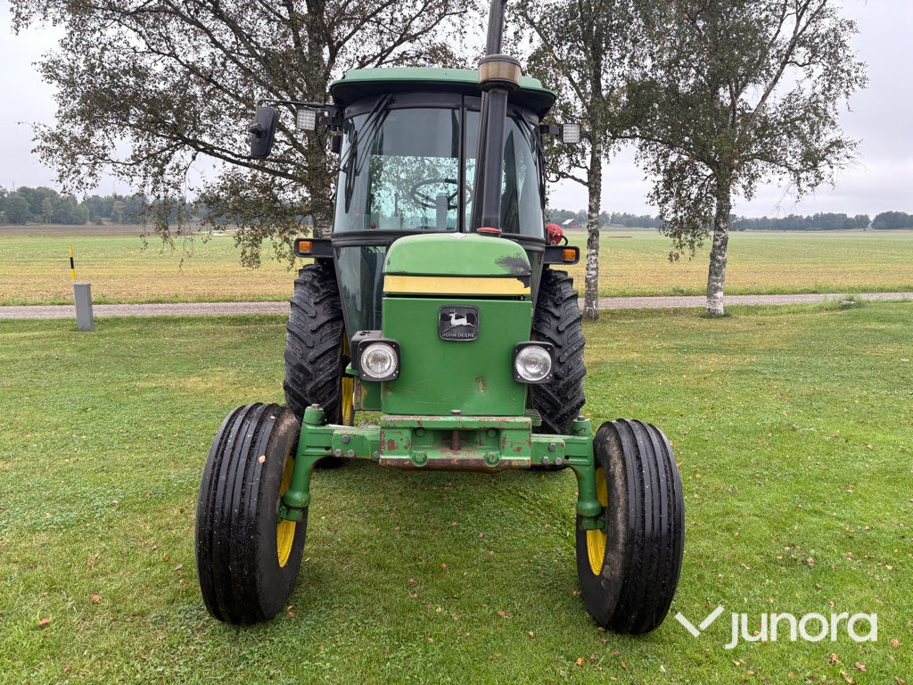 Traktor John Deere 2250 - Traktor: das Bild 2 Traktor John Deere 2250 - Traktor: das Bild 2