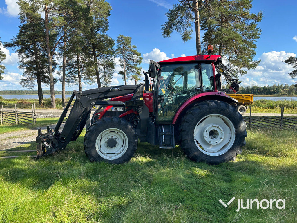 Valtra A134 med lastare - Traktor: das Bild 2 Valtra A134 med lastare - Traktor: das Bild 2