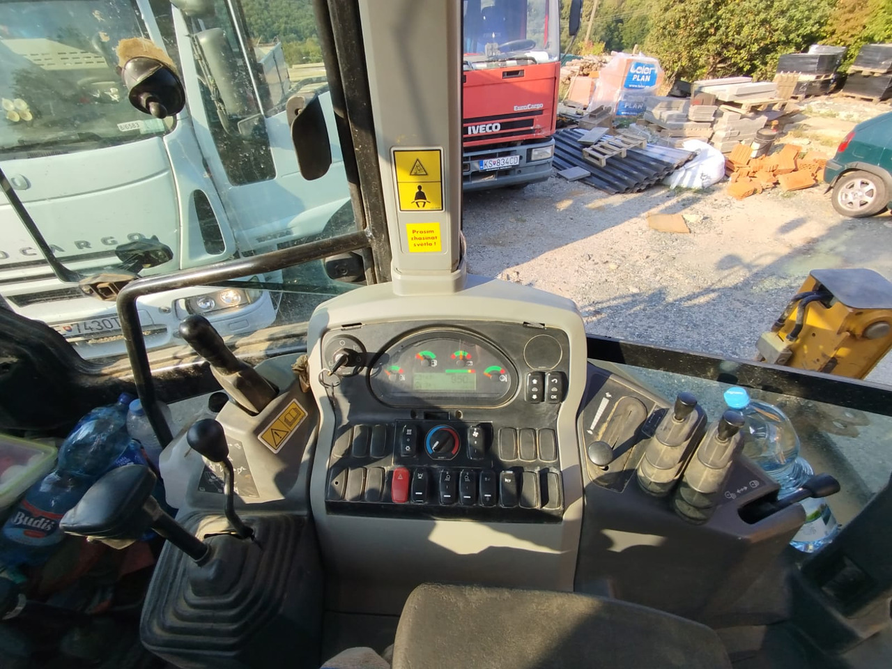 CATERPILLAR 472F2 - Baggerlader: das Bild 4 CATERPILLAR 472F2 - Baggerlader: das Bild 4