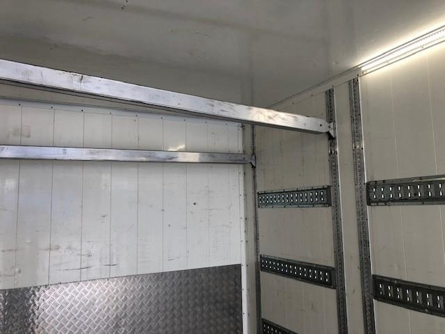 Mercedes-Benz Econic 1827 L - Koffer LKW: das Bild 4 Mercedes-Benz Econic 1827 L - Koffer LKW: das Bild 4