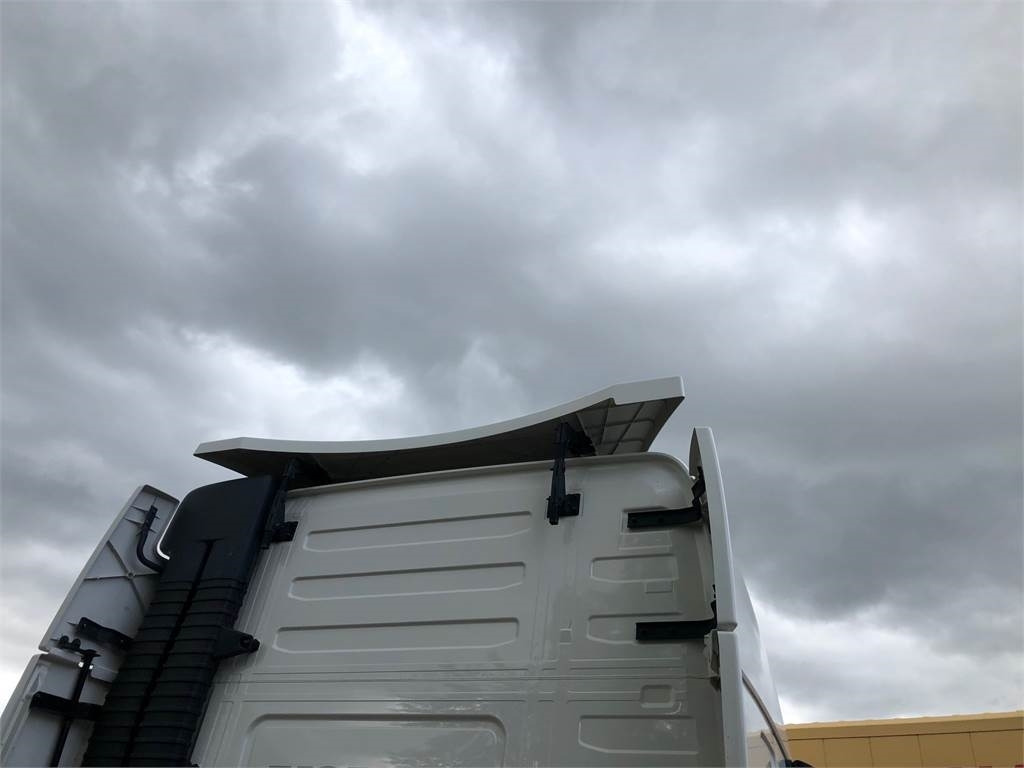Volvo Tagspoiler Volvo FH Globetrotter 2018 - Aeropack/ Spoiler für LKW: das Bild 5 Volvo Tagspoiler Volvo FH Globetrotter 2018 - Aeropack/ Spoiler für LKW: das Bild 5