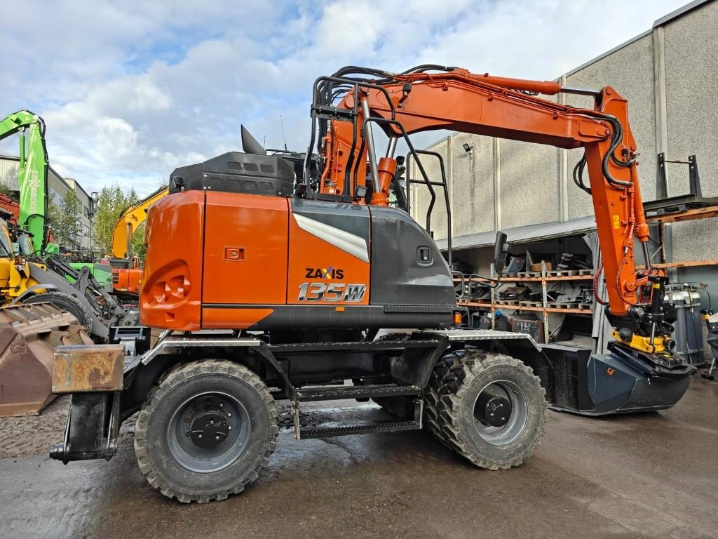 Hitachi ZX135W-7 VARUSTELTU - Mobilbagger: das Bild 5 Hitachi ZX135W-7 VARUSTELTU - Mobilbagger: das Bild 5