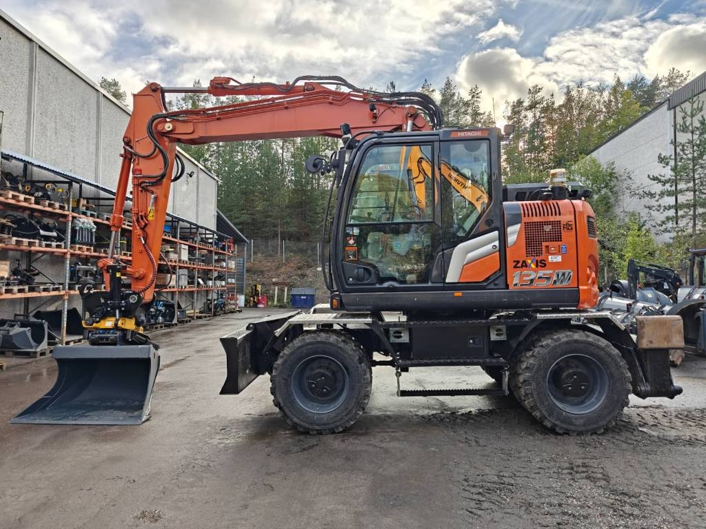 Hitachi ZX135W-7 VARUSTELTU - Mobilbagger: das Bild 1 Hitachi ZX135W-7 VARUSTELTU - Mobilbagger: das Bild 1