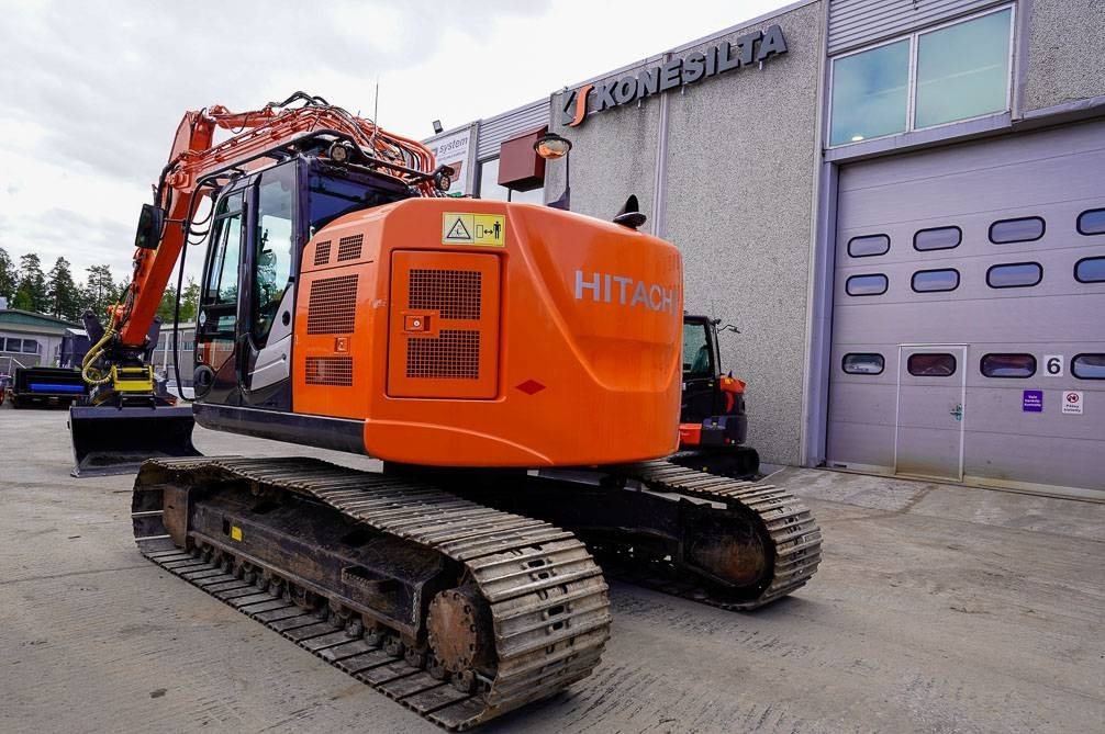 Hitachi ZX225USLC-5B MARTTIINILLA - Kettenbagger: das Bild 3 Hitachi ZX225USLC-5B MARTTIINILLA - Kettenbagger: das Bild 3