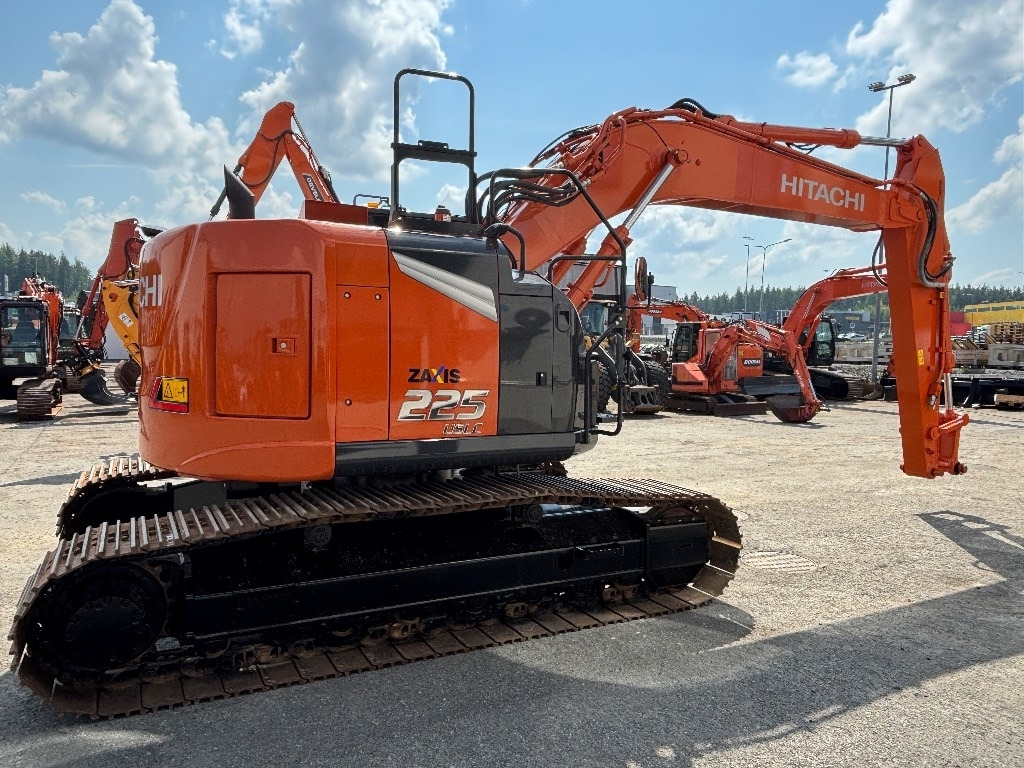 Hitachi ZX225USLC-7 - Kettenbagger: das Bild 5 Hitachi ZX225USLC-7 - Kettenbagger: das Bild 5
