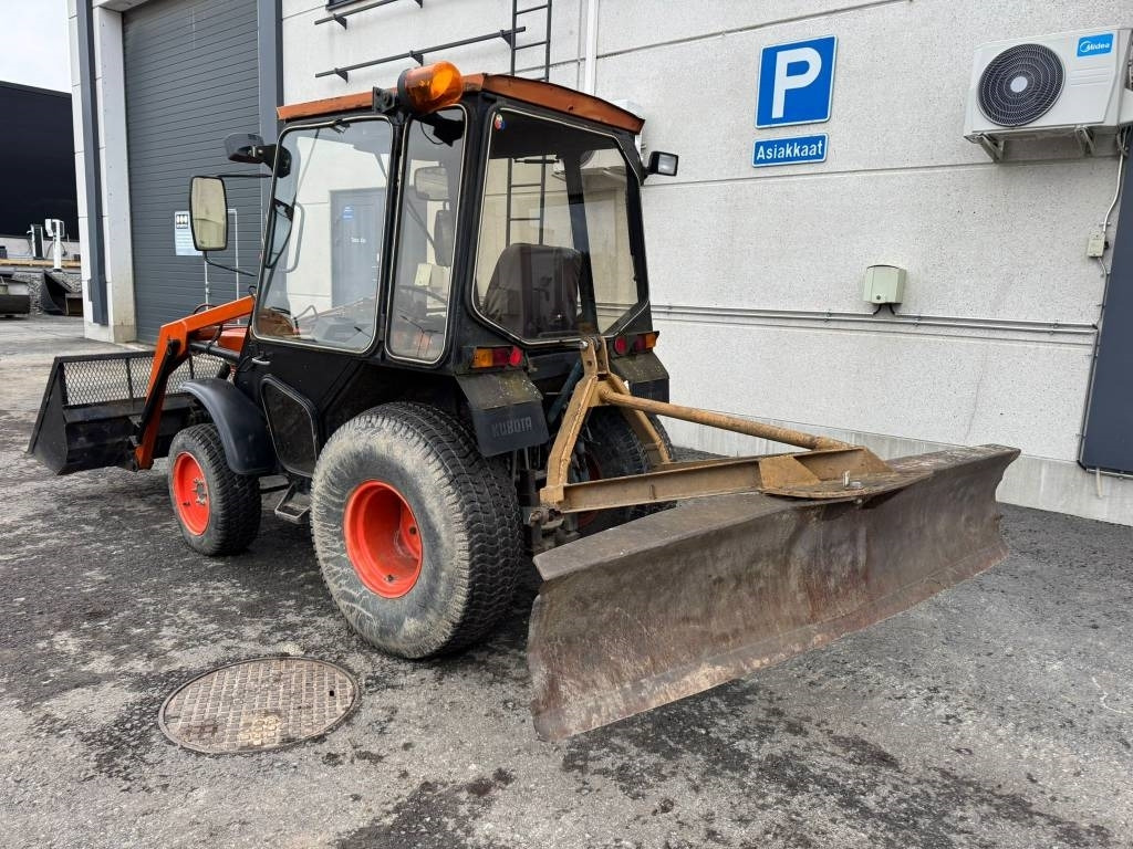 Kubota L245 DT ETUKUORMAAJALLA - Traktor: das Bild 2 Kubota L245 DT ETUKUORMAAJALLA - Traktor: das Bild 2