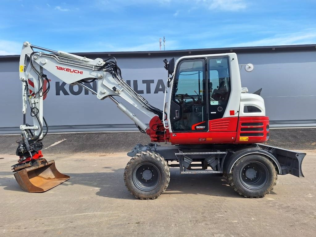 Takeuchi TB295W KÄRRY, PYÖRITTÄJÄ, 5-KAUHAA - Mobilbagger: das Bild 1 Takeuchi TB295W KÄRRY, PYÖRITTÄJÄ, 5-KAUHAA - Mobilbagger: das Bild 1