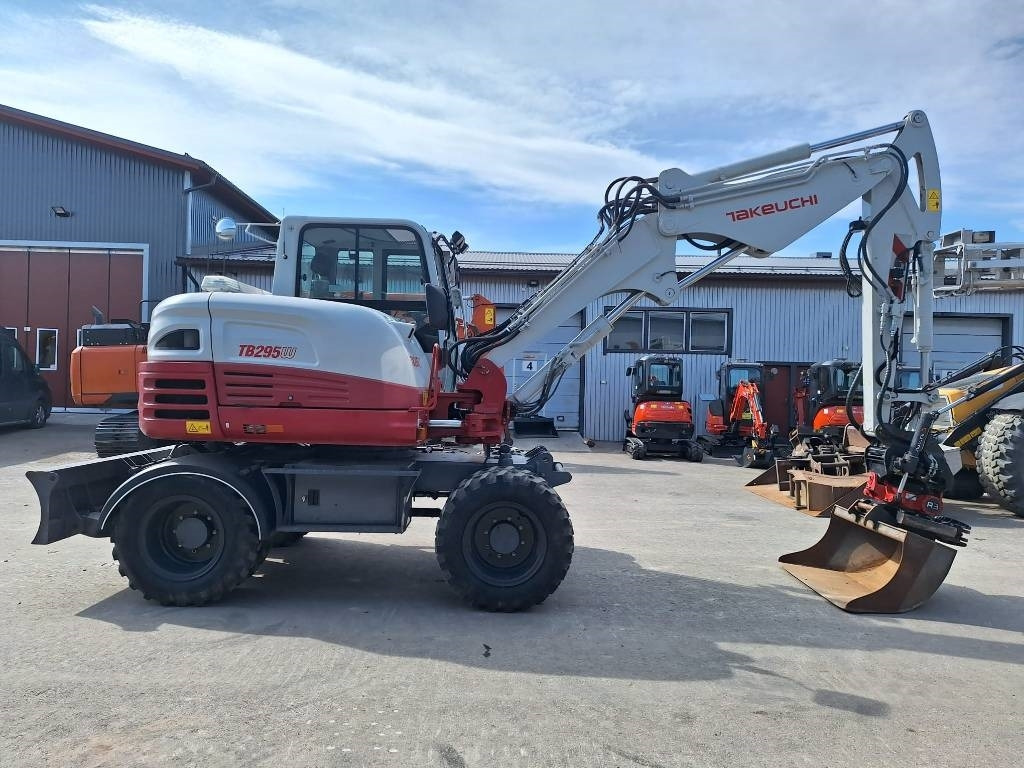 Takeuchi TB295W KÄRRY, PYÖRITTÄJÄ, 5-KAUHAA - Mobilbagger: das Bild 5 Takeuchi TB295W KÄRRY, PYÖRITTÄJÄ, 5-KAUHAA - Mobilbagger: das Bild 5