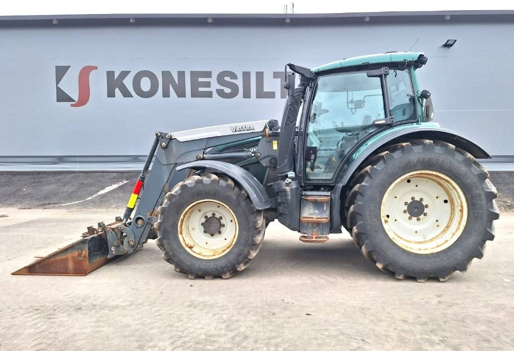 Valtra N174 VERSU ETUKUORMAAJALLA - Traktor: das Bild 1 Valtra N174 VERSU ETUKUORMAAJALLA - Traktor: das Bild 1