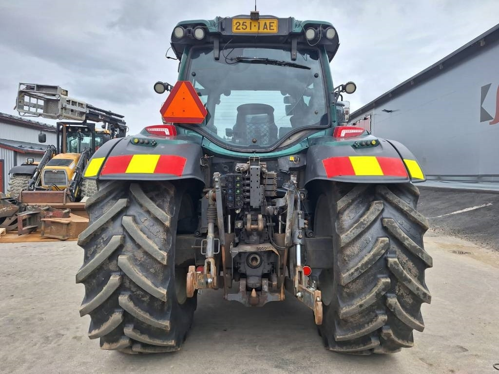 Valtra N174 VERSU ETUKUORMAAJALLA - Traktor: das Bild 3 Valtra N174 VERSU ETUKUORMAAJALLA - Traktor: das Bild 3